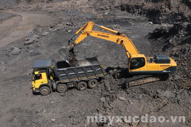 Máy xúc đào bánh xích Hyundai R480LC-9S gầu 2.15 m³