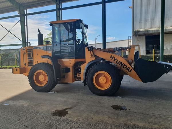 Máy xúc lật Hyundai HL730-9S gầu 1.8m³