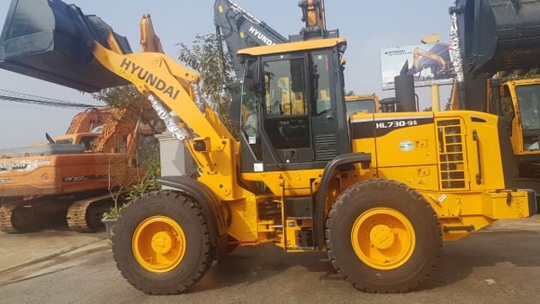 Máy xúc lật Hyundai HL730-9S gầu 1.8m³