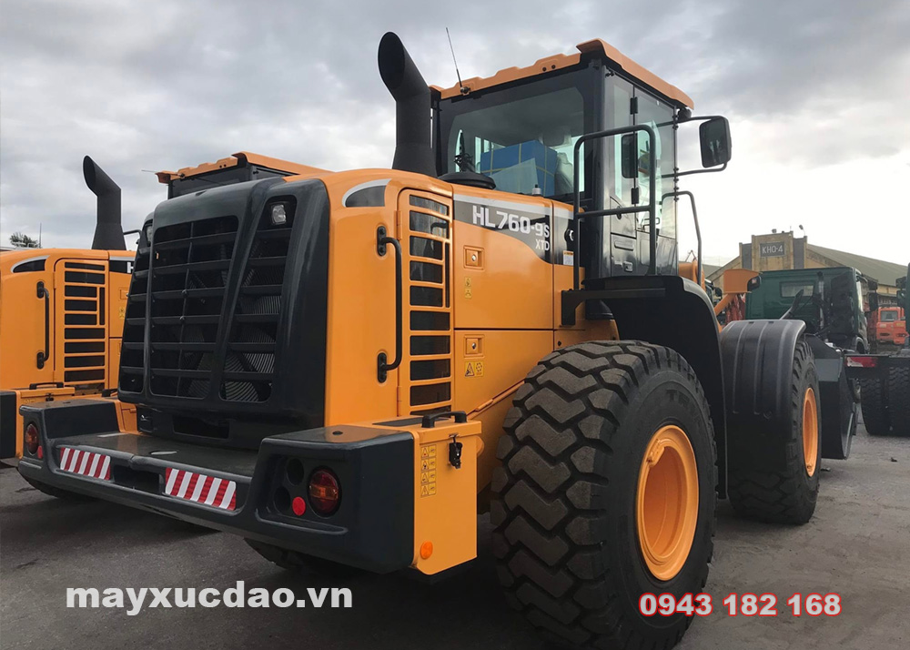 Máy xúc Hyundai bánh xích hay bánh lốp? So sánh để chọn đúng loại