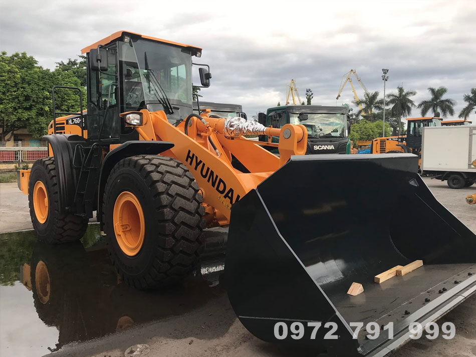 Máy xúc công trình Hyundai