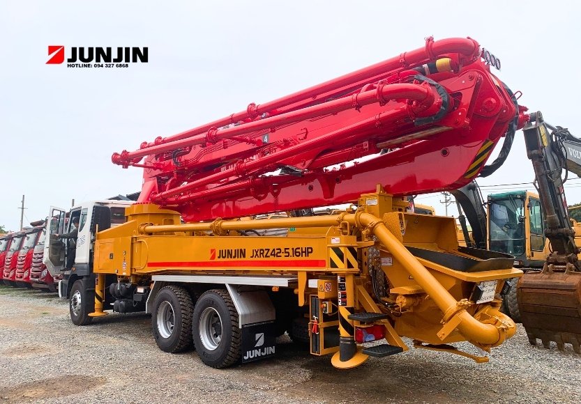 Xe Bơm Bê Tông JXR 42 Mét