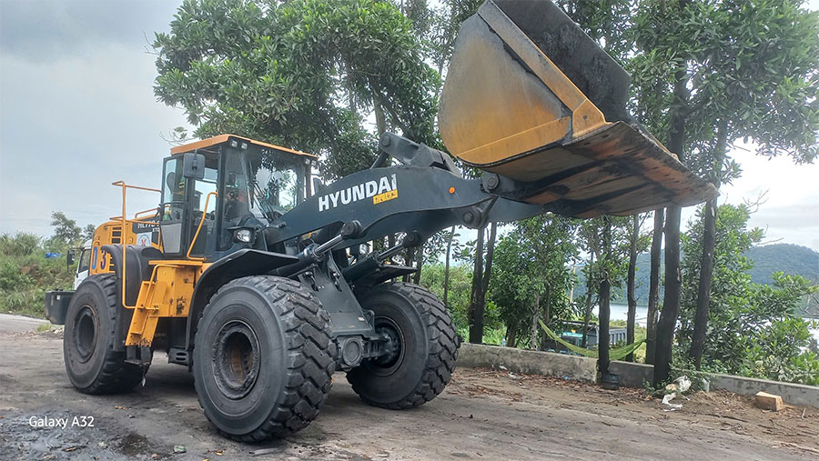 Bảo trì máy xúc